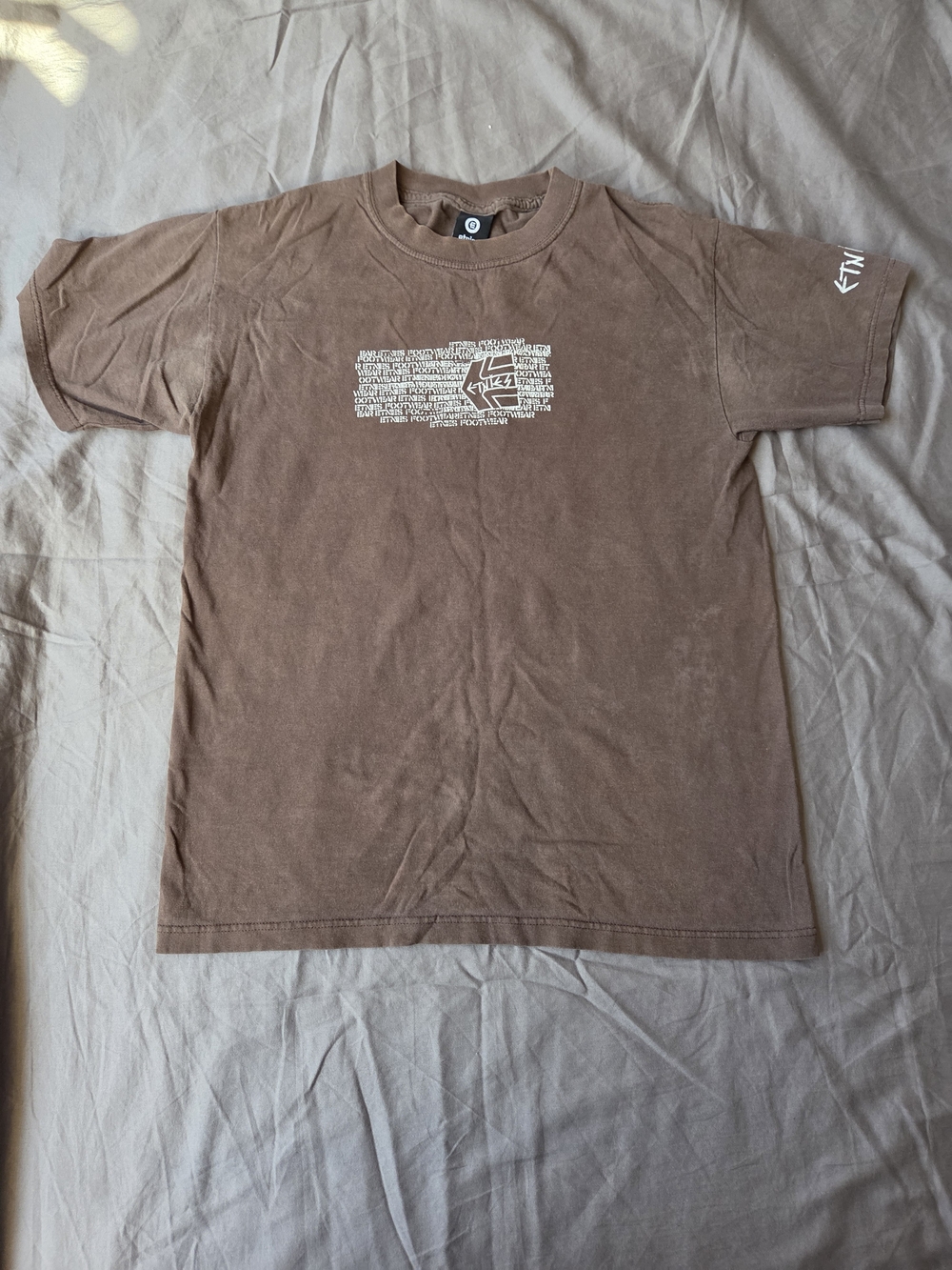 Etnies Brown Graphic T-Shirt medium Pre-owned